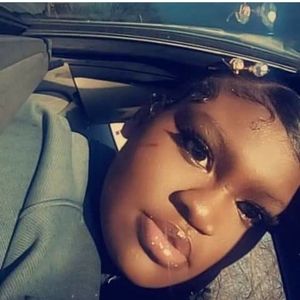 Meet your Posher, Simone